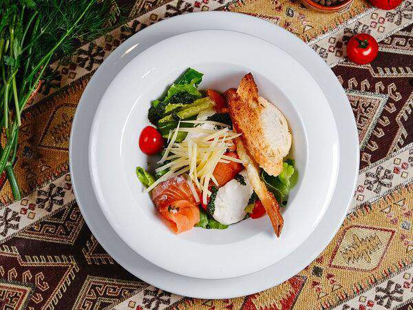 Мускат - Салат Цезарь с семгой