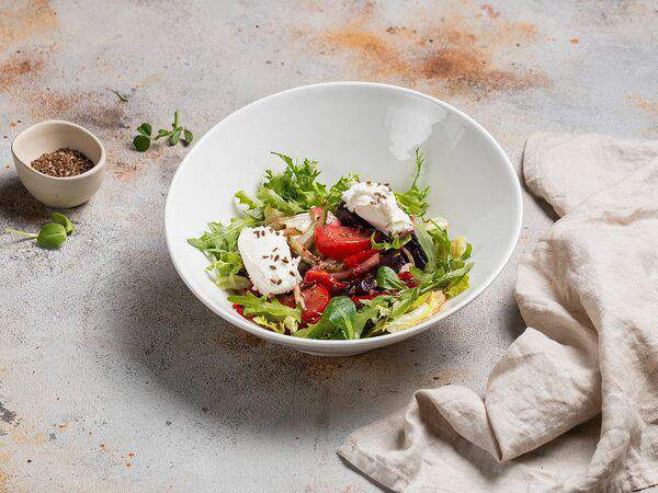 Travelers coffee - Салат из свежих овощей с печёной свеклой