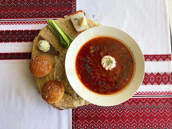 Диканька - Борщ украинский с салом и пампушками