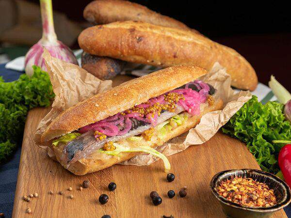 Hot Holland - Классический сэндвич с сельдью и печеным яблочным кремом