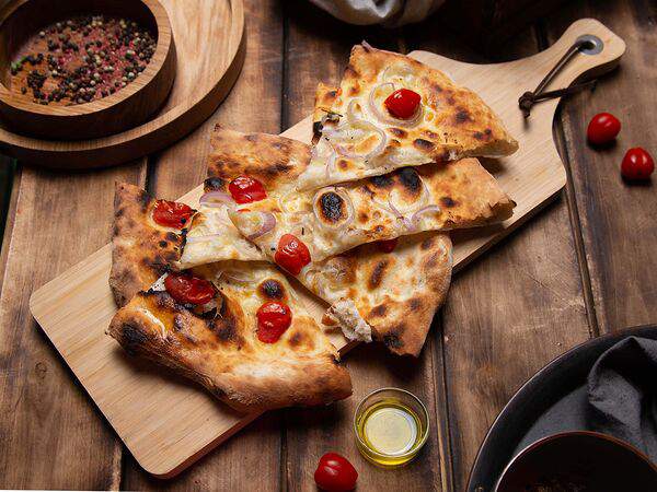 PizzAmore - Фокачча с томатами и красным луком