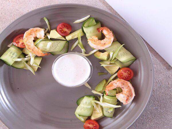 Rose Cafe - Салат с креветками и авокадо