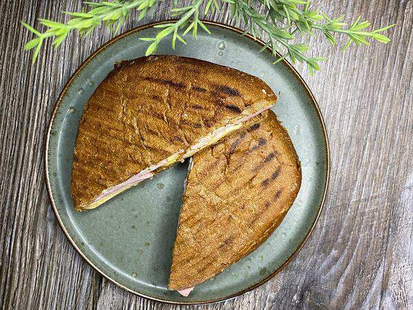 Gray House - Сэндвич с ветчиной, грушей и голубым сыром