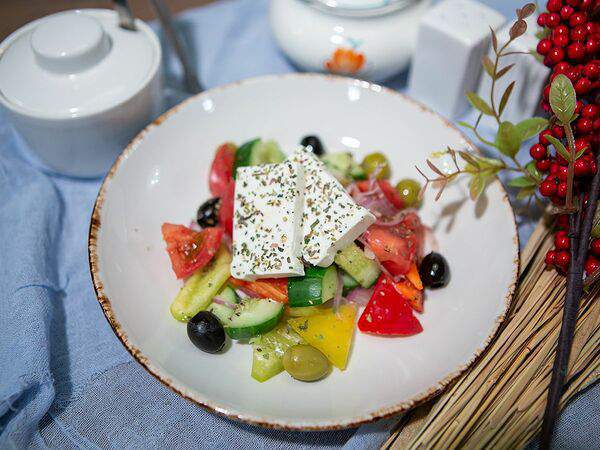 ГРИЛЬ СПБ - Деревенский салат с брынзой