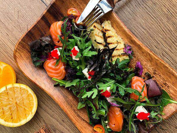 Latte Bar - Салат с семгой домашнего посола