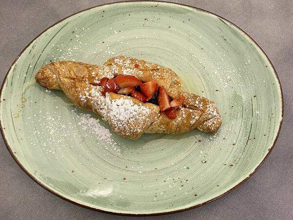 Vegan Friends - Круассан с ягодами