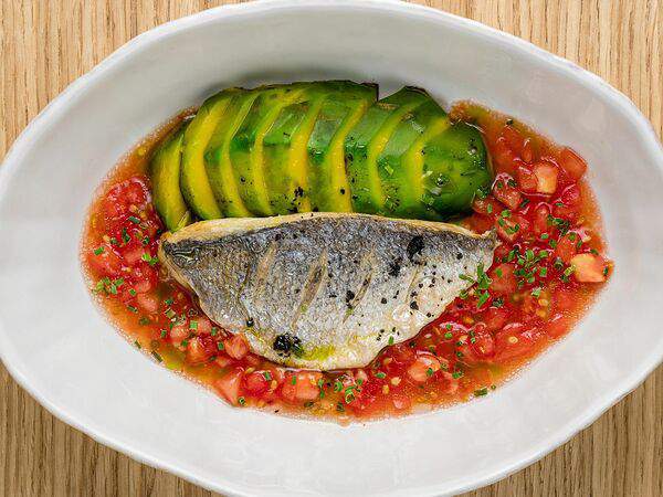 Milovita - Дорадо с авокадо и томатной сальсой