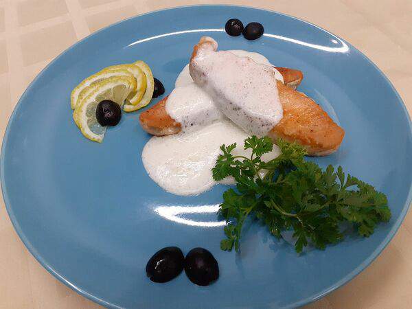 Aquarela Family - Нежный стейк из семги в сливочном соусе