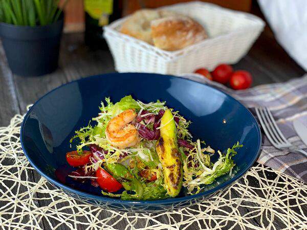 Loft cafe - Салат с авокадо и креветками
