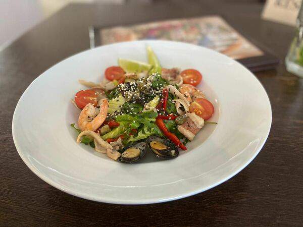 Tapadera - Теплый салат с морепродуктами