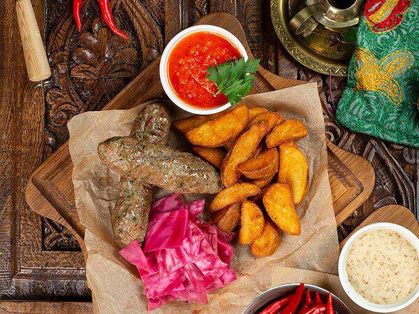 Чайхана Павлин-Мавлин - Кебабчики из телятины