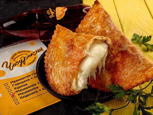 ЧебурекМи - Чебурек с моцареллой