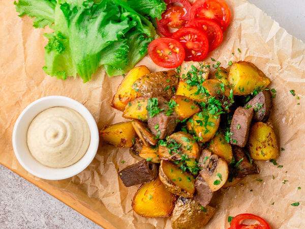 Кофе Репаблик - Говяжья грудинка с печеным картофелем, шампиньонами и томатами