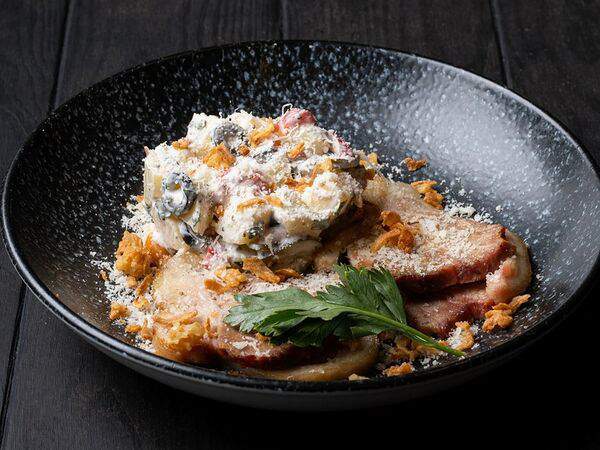 Garage - Немецкий салат с трюфельным соусом и рулькой