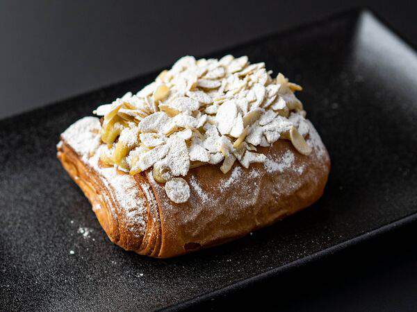 Два веселых гуся - Миндальная лапа с кремами патисьер и франжипан