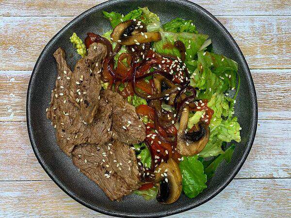 Сушильная - Фирменный салат с говядиной