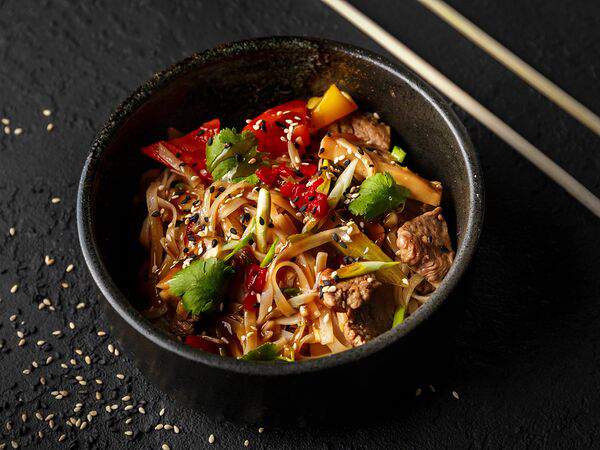 Паста-Паста - Говядина с рисовой лапшой и овощами