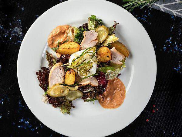 Джентльмены удачи - Салат с яйцом пашот