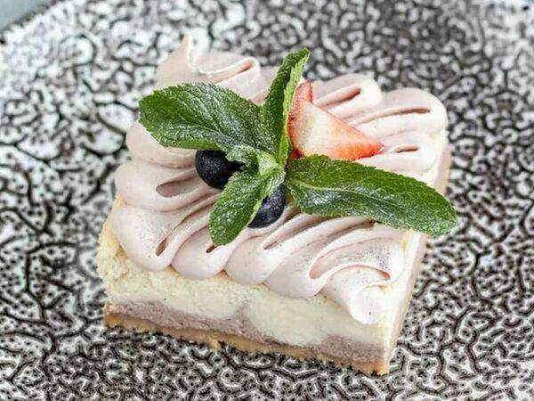 Gagarin Gastro Bar - Чизкейк молочный улун-клубника