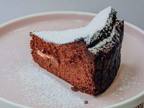 2A Concept. Coffee, Cake & Shop - Шоколадный чизкейк Сан Себастьян