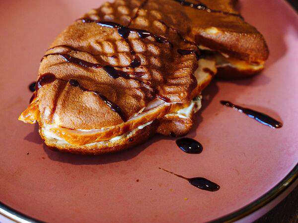 Coffee Therapy - Тайяки с курочкой и соусом песто