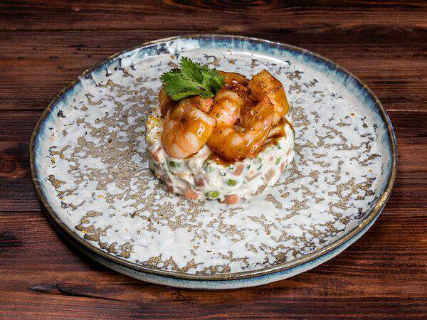 Трактир Колесо - Оливье с копченой кетой и креветками