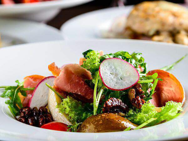 Перфетто - Салат с пармой и грушей