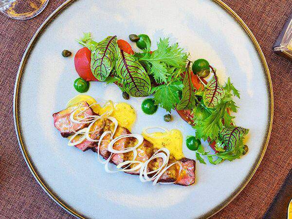 Мясо & Рыба - Салат Стейк с розовыми помидорами