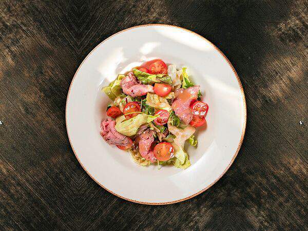 Костёр Пицца и Гриль - Салат от шефа с ростбифом