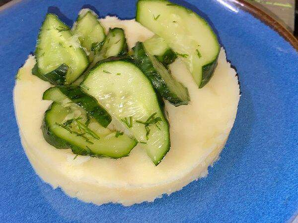 Старые традиции - Пюре картофельное с огурцом маринованным