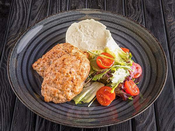 Garage - Куриные котлеты с французским пюре