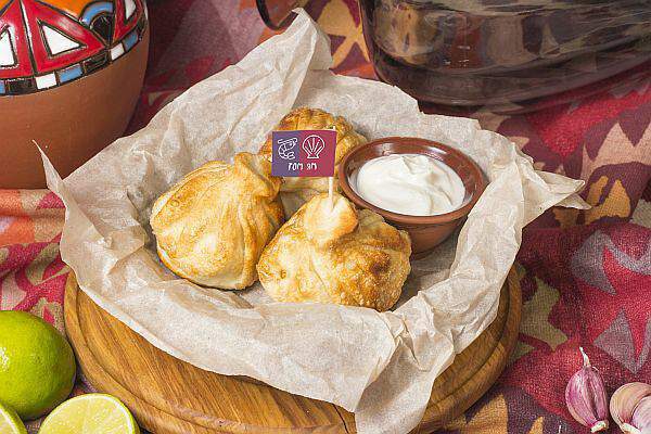 Мушмула - Хинкали с гребешком и креветками Том ям