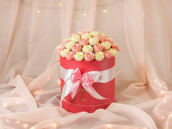 F.Lovers - Ассорти из 43 роз в шляпной коробке