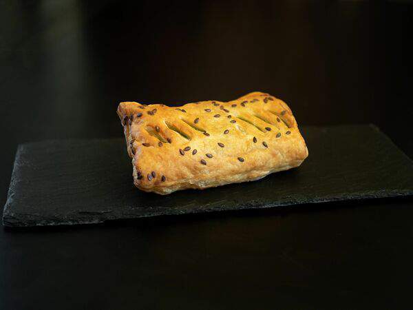 Пекарня Буханка - Слойка с сыром Сулугуни и шпинатом