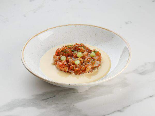 Гаврош - Тартар из креветок с томатами и соусом маракуйя