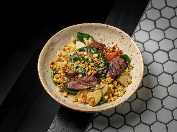 Waterzooi - Салат с говядиной гриль и кукурузой