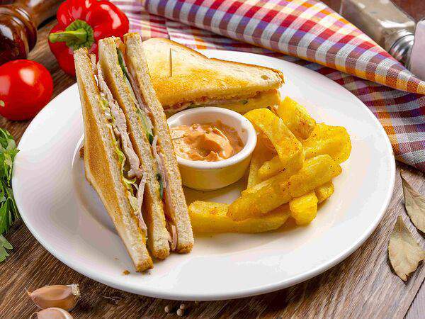 Гриль-бар Кооператив - Клубный сэндвич классический