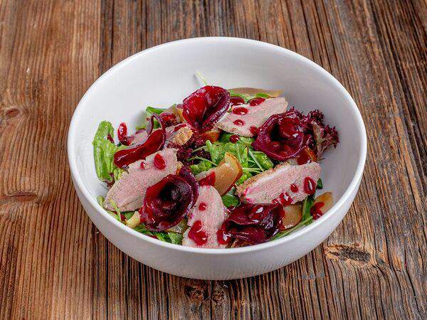 Parmesan - Салат с утиной грудкой и свеклой