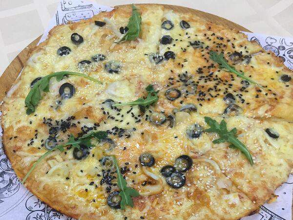 Aquarela Family - Пицца с кальмарами, пармезаном и кунжутом