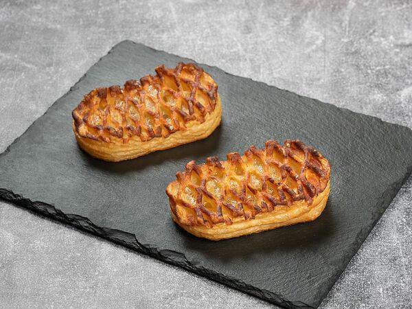 Булочка - Слоеный пирожок с яблочной начинкой