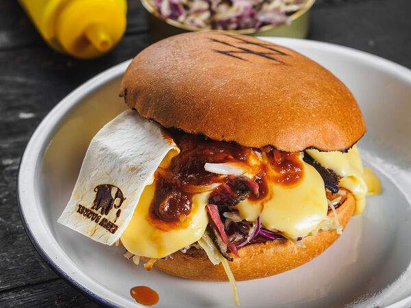 Brew Barrel taproom - Бургер с рваным brisket