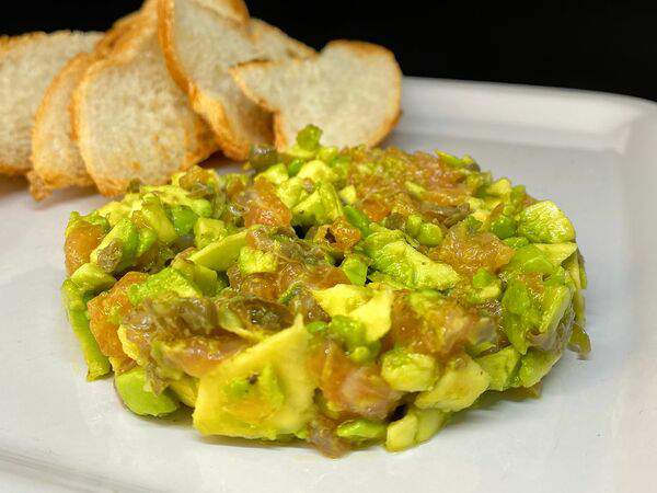 Milbo - Тосты Тартар лосось и авокадо