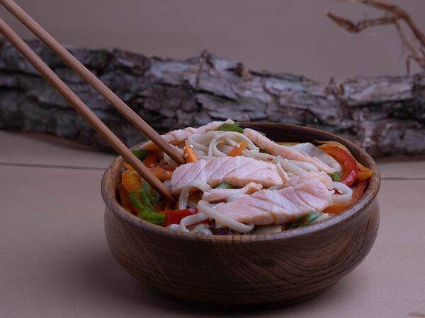 Сашидо - Вок с лососем