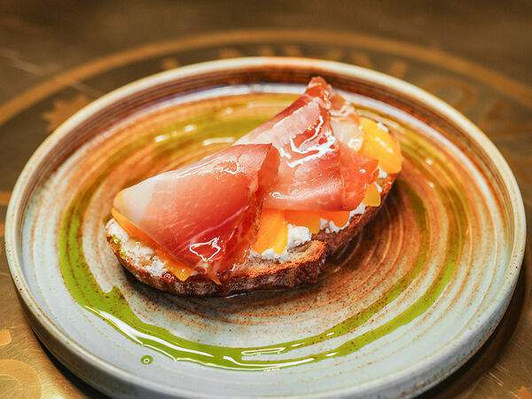 Ресторан 101 - Брускетта с пармской ветчиной