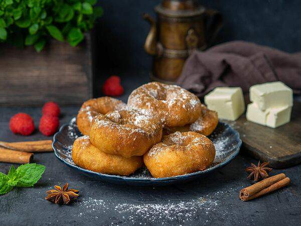 Пончики! Выпекаем на месте - Стандартная порция пончиков с корицей и сахарной пудрой