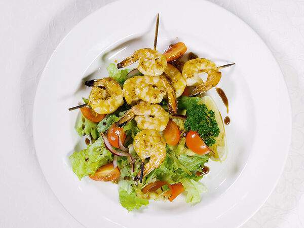 Римини - Креветки гриль с овощным салатом