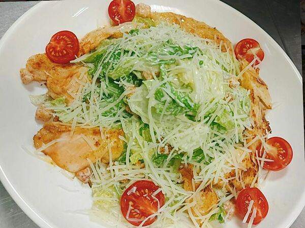 Бакинский дворик - Салат Цезарь с курицей