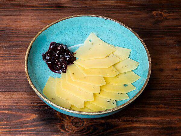 Трактир Колесо на Спасской - Сыр Качотта с травами