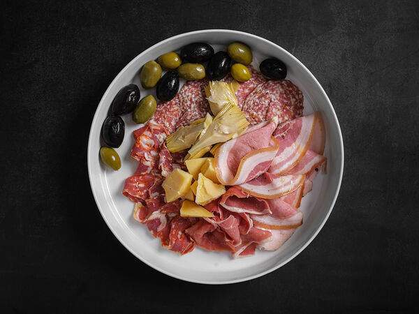 More & More - Ассорти из итальянских мясных деликатесов