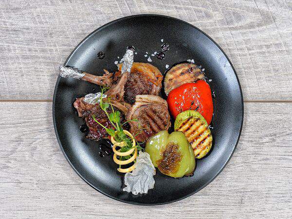 Infinity - Корейка с овощами на гриле